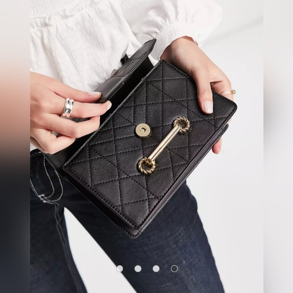 TOPSHOP Quilt Crossbody Bag in Black - Picture 4 of 8